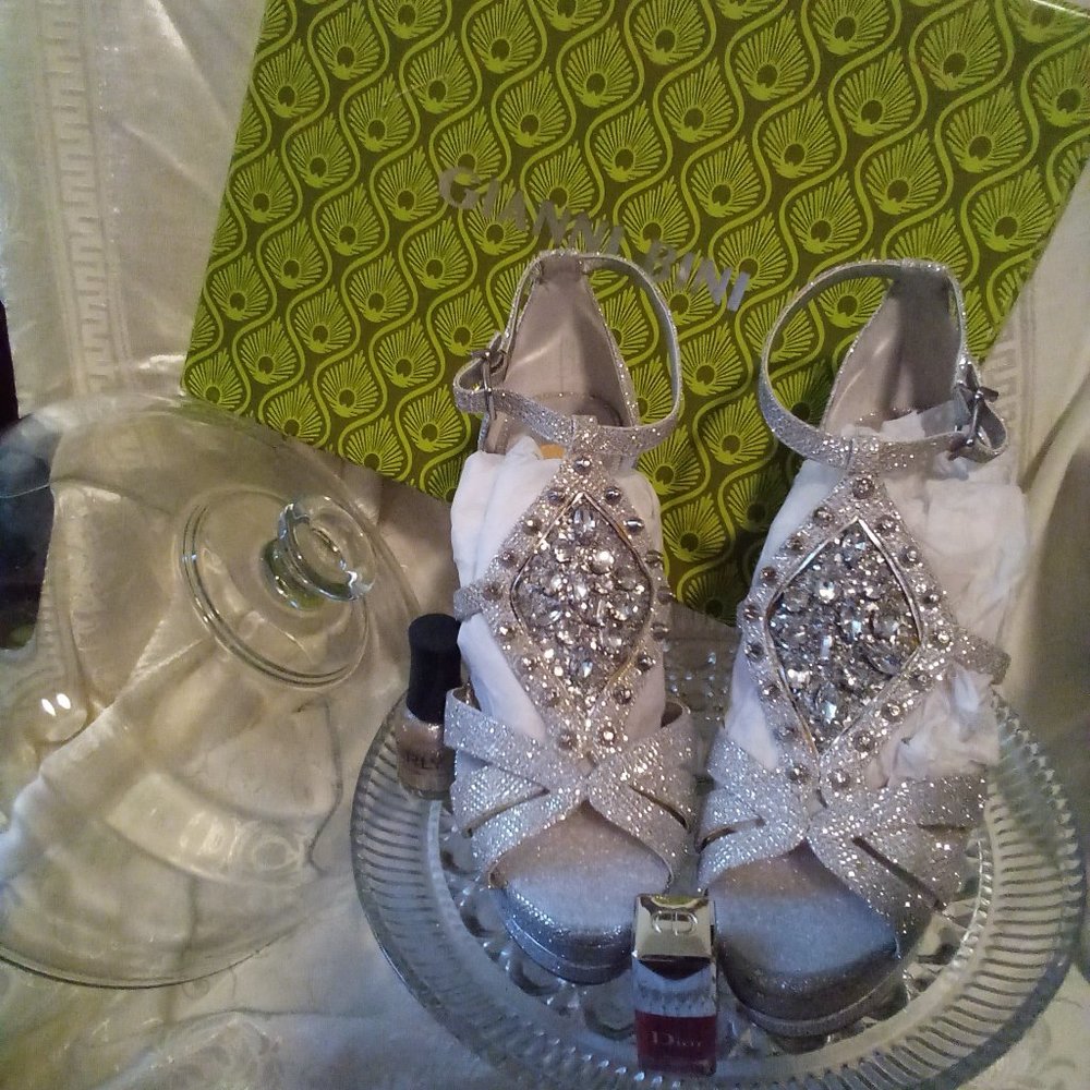 💖Gianni Bini Silver Platform Heels Size:8 BNWT - Picture 14 of 14